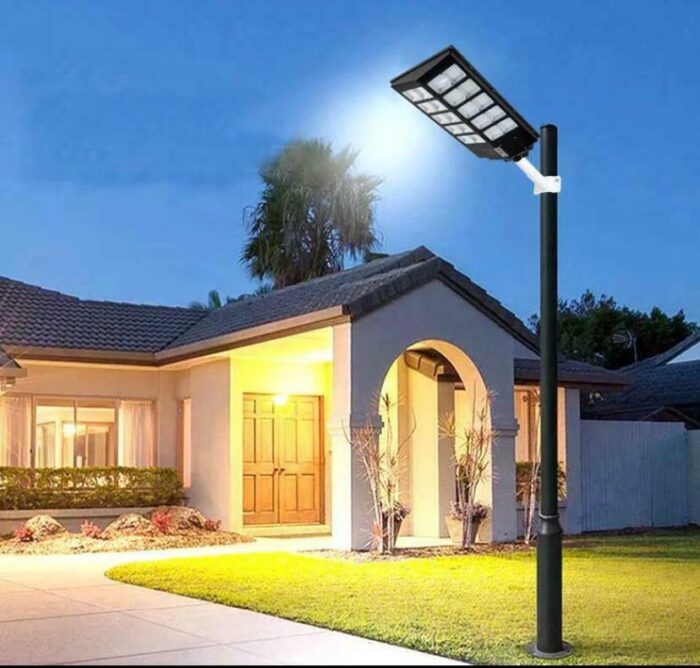 Lampione Led 600W Con Pannello Solare Crepuscolare IP66