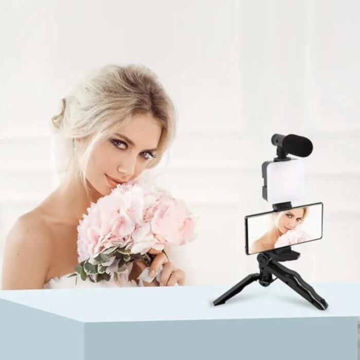 Kit Videomaking per Smartphone con Treppiede | Luce LED e Microfono per i tuoi Video Professionali